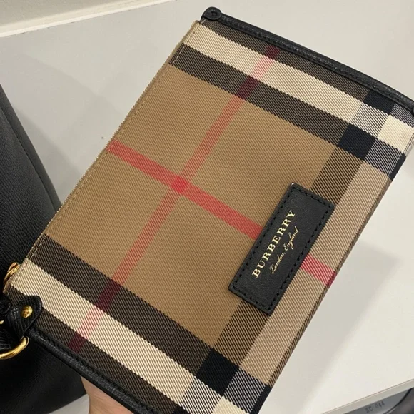 Burberry Tote Bag - Picture 3 of 6